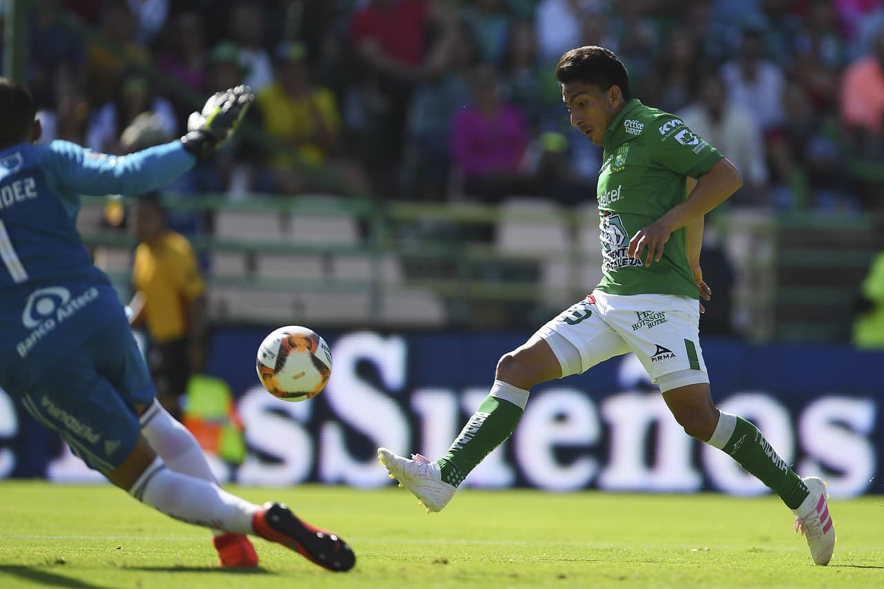 El ecuatoriano Ángel Mena sigue fino con su olfato goleador al llegar a 13 goles en el 
<a href="https://www.univision.com/deportes/futbol/liga-mx/*">Clausura 2019</a>.