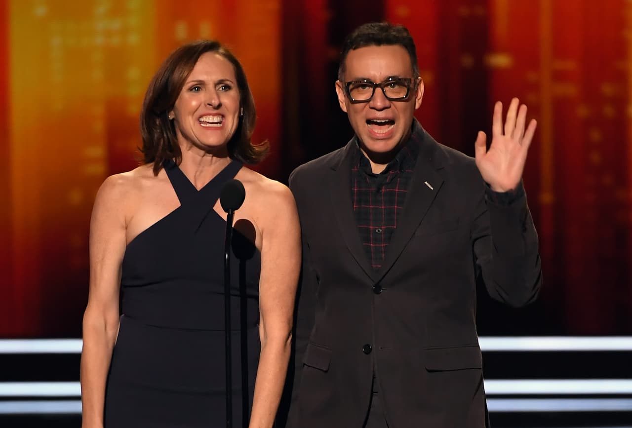 Los comediantes Molly Shannon y Fred Armisen anunciaron quién ganaba como Actor Favorito en Show Premium (de cable o streaming).