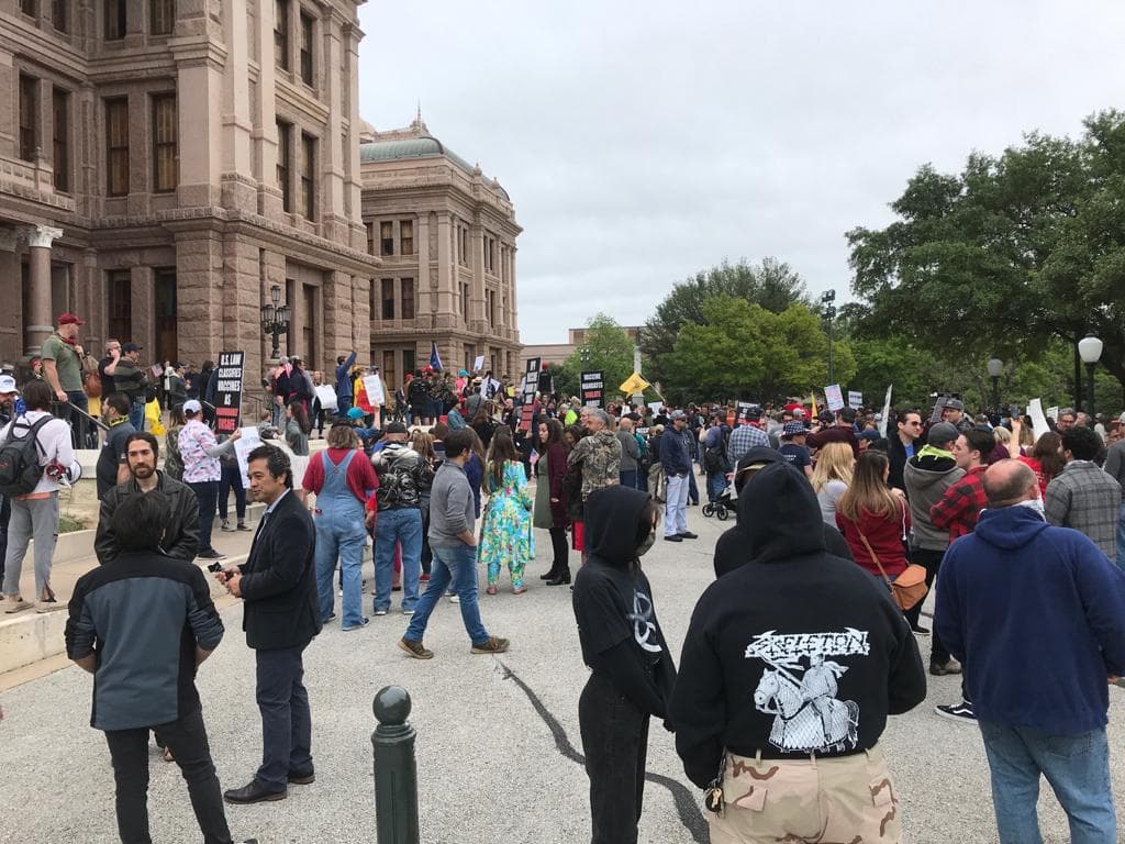 La protesta se llevó a cabo después de que se produjeron manifestaciones similares en todo el país.