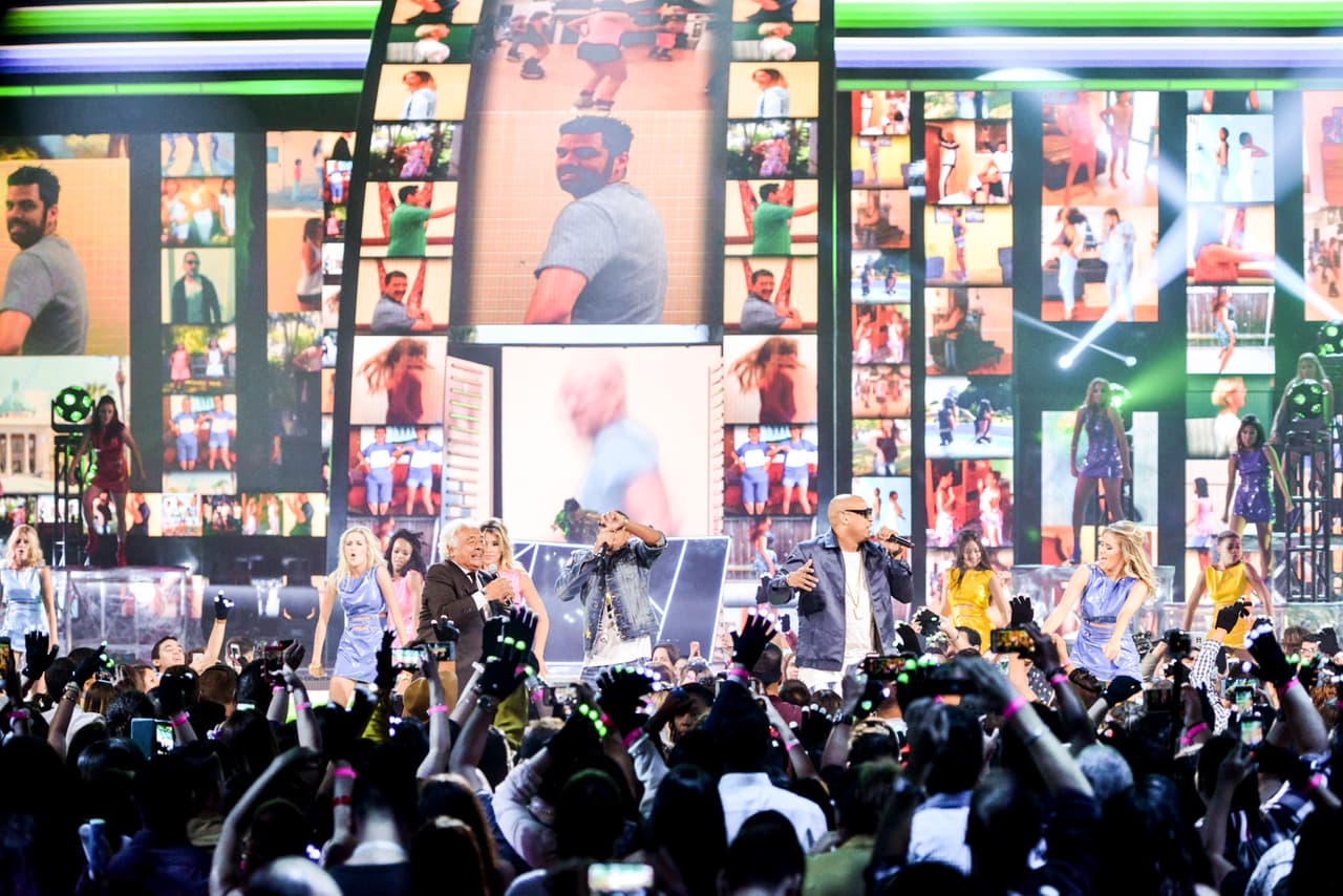 Todos los asistentes se pusieron a bailar.