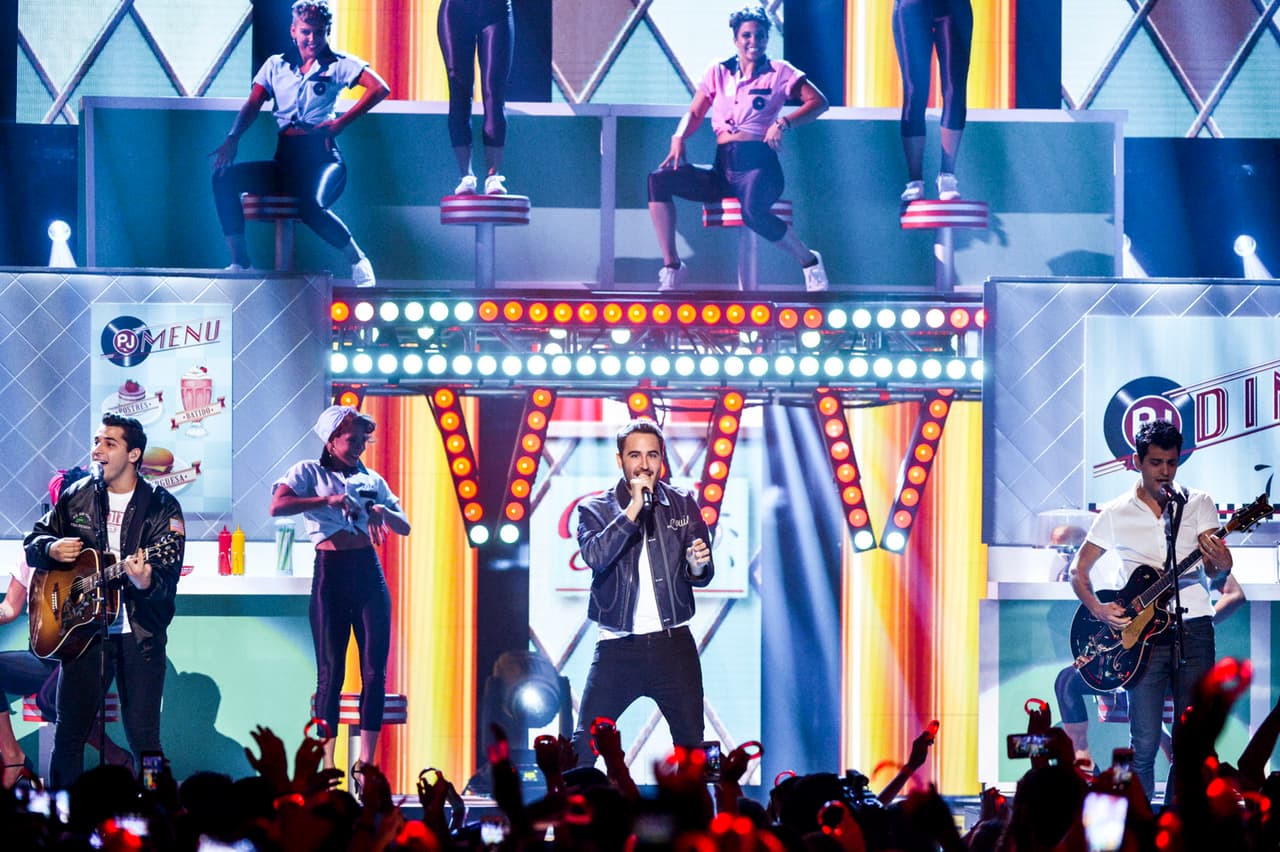 Y no se olvidaron de las chamarras de cuero.