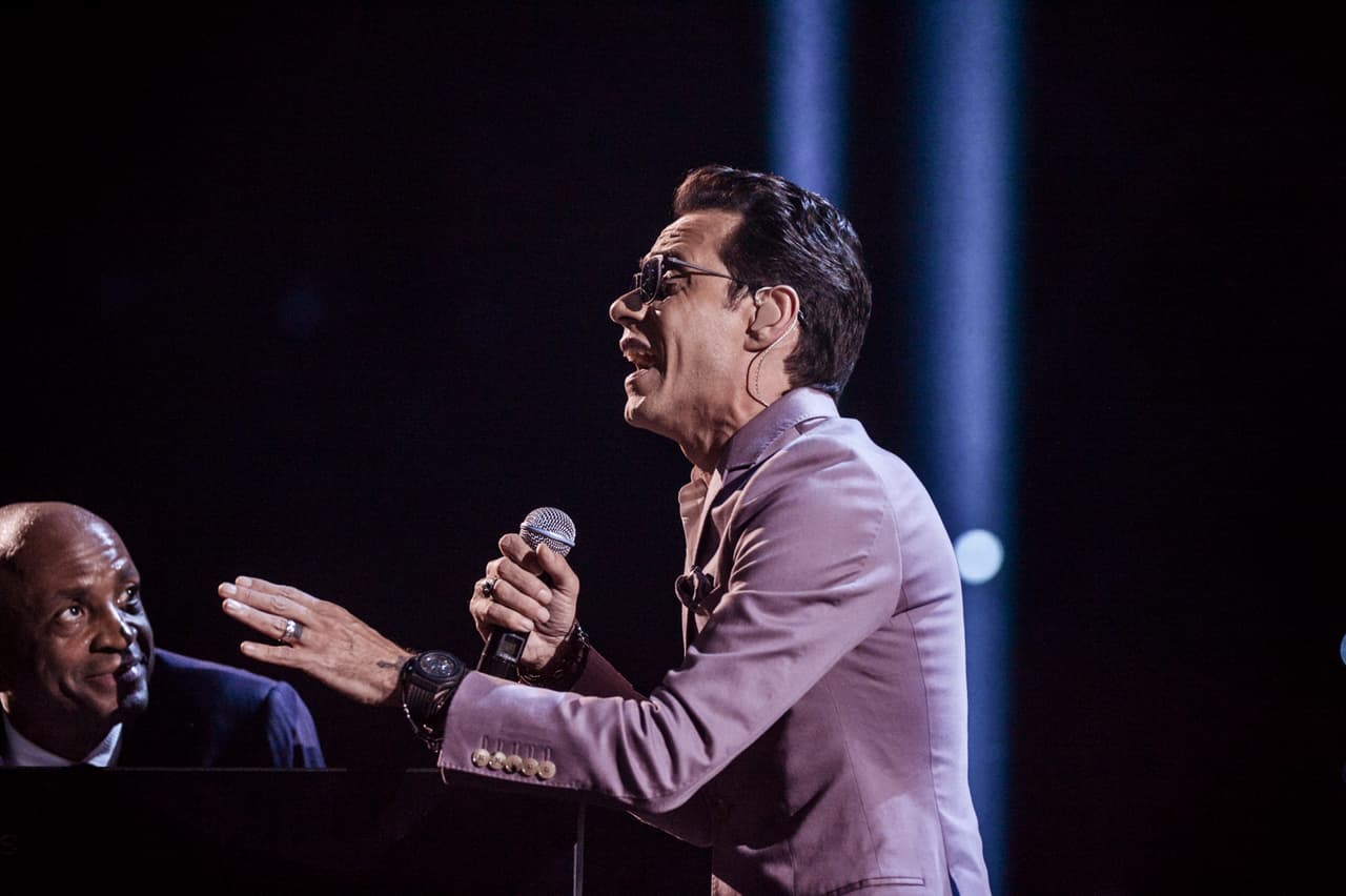 La sensible voz del cantante fue impresionante.