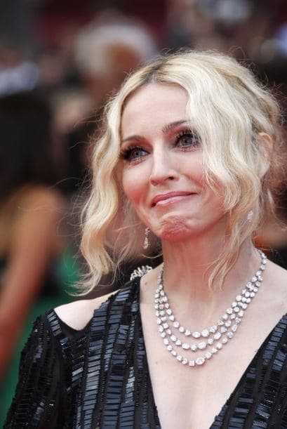 En una nueva entrada a casa de la cantante, Hoskins se encontró a su manager, Caresse Henry, quien tras ser amenazada de muerte pidió ayuda. En cuanto el guardaespaldas llegó, Hoskins juró que "rebanaría la garganta de Madonna de oreja a oreja" si no se casaba con él esa misma tarde...