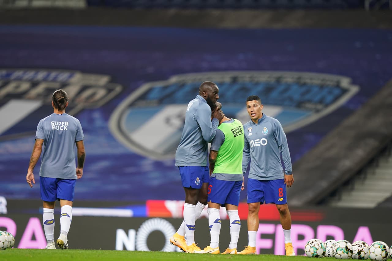 Castro (21’) adelantaba a los visitantes, Oliveira (45+1’) emparejó los cartones y Telles marcó dos penales (45+4’, 89’). Jesús Manuel Corona salió a los 87’ del partido.