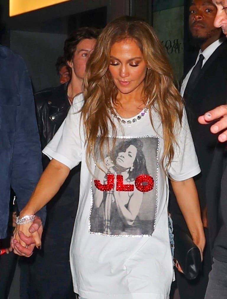 El portal de la revista People también citó a una fuente que aseguró que el actor voló a la ciudad de Nueva York exclusivamente para apoyarla. 
<br>