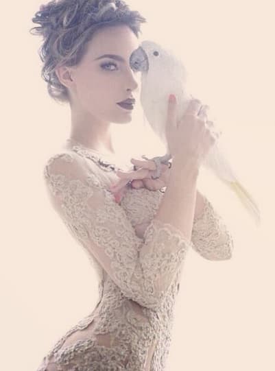 La cantante también tiene lo suyo.