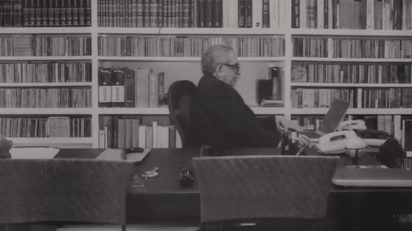 Gabriel García Márquez nació el 6 de marzo de 1927 en Aracataca, Colombia. Murió el 14 de abril de 2014 en Ciudad de México. Fue reconocido con el premio Nobel de Literatura en 1982.