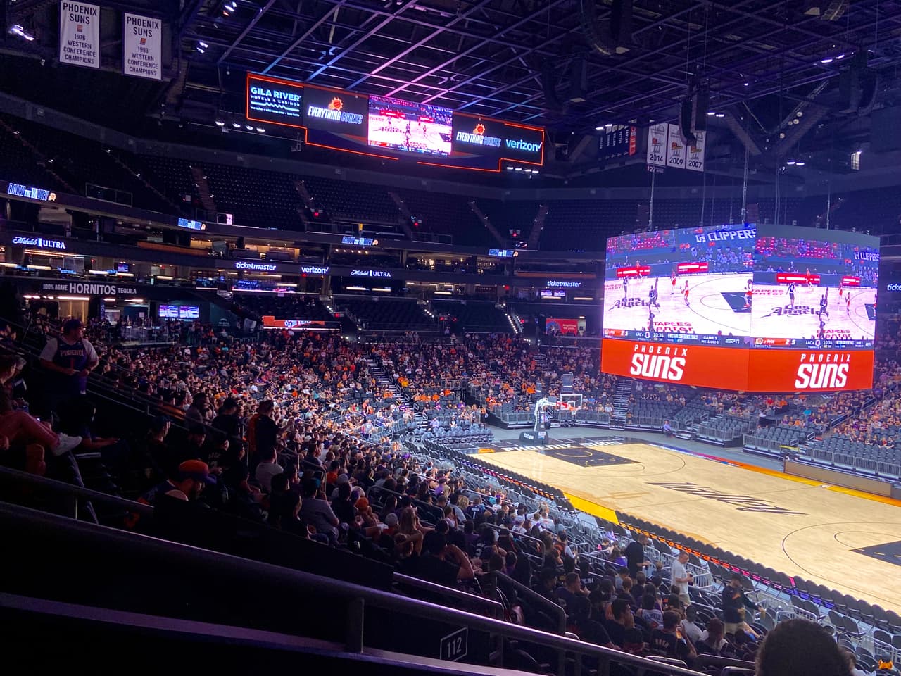 Los Suns le aconsejan a los aficionados que compren sus boletos por adelantado en línea en
<a href="https://www.nba.com/suns/roadgamerallies#" target="_blank">Suns.com/RoadGameRallies</a> . Las puertas se abrirán 90 minutos antes del inicio a las 3:30 pm, se lee en el comunicado de los Suns.