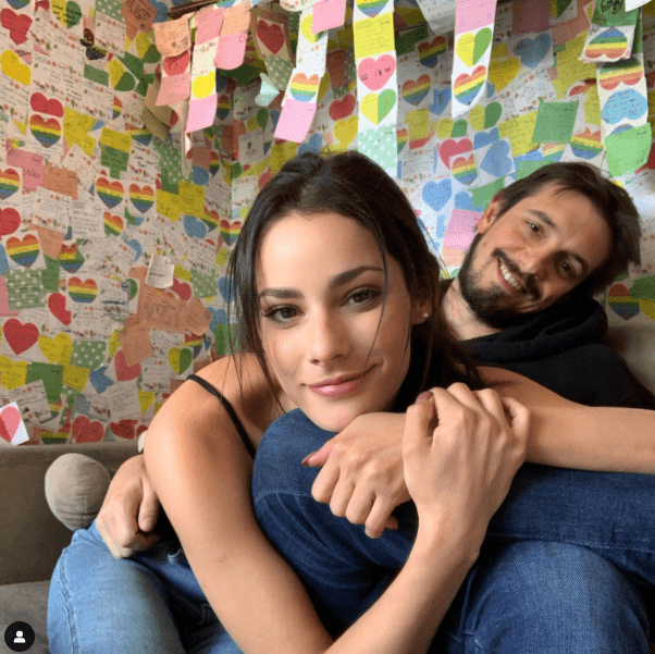 En noviembre de 2021, Oka dijo “sí” a la propuesta de matrimonio de su pareja y aseguró que se siente “la mujer más afortunada del mundo”.