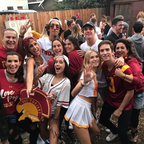 La semana pasada Lili viajó para ver a su hijo y de paso para saludar a 'Toñito'. Ahí también se encontró a Alan Tacher y su esposa Cristy, pues Hannah, la primogénita del conductor de Despierta América, también estudia ahí.