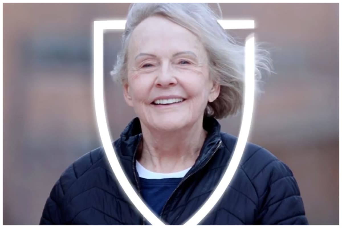 Sharon Barber, de 79 años, estudia un título de asociado en la Universidad Estatal de Weber en Utah.