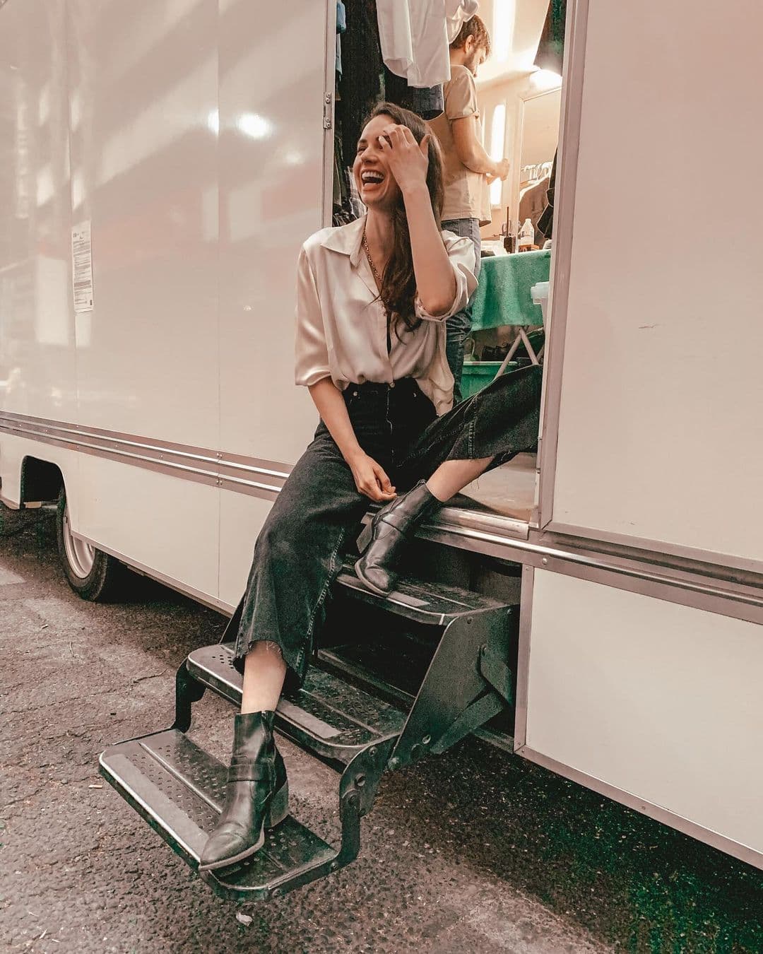 "Lamentablemente nos toca vivir en un mundo donde mucha gente 
<b>inventa historias, miente, difama, agrede, ataca sin piedad y sin escrúpulos</b>. Tal pareciera que crean una propia historia desapegada completamente de una realidad basada en lo que leen o escuchan".
<br>