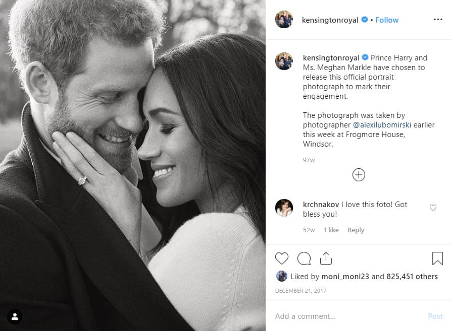 Según el portal 
<a href="https://www.glamour.mx/celebrities/gossip/articulos/por-que-meghan-markle-no-utiliza-ropa-de-victoria-beckham/10581" target="_blank">Glamour</a>, el 
<b>suéter blanco</b> con el que aparece en la publicación donde se anuncia su compromiso con el príncipe Harry, es diseño de Victoria Beckham.