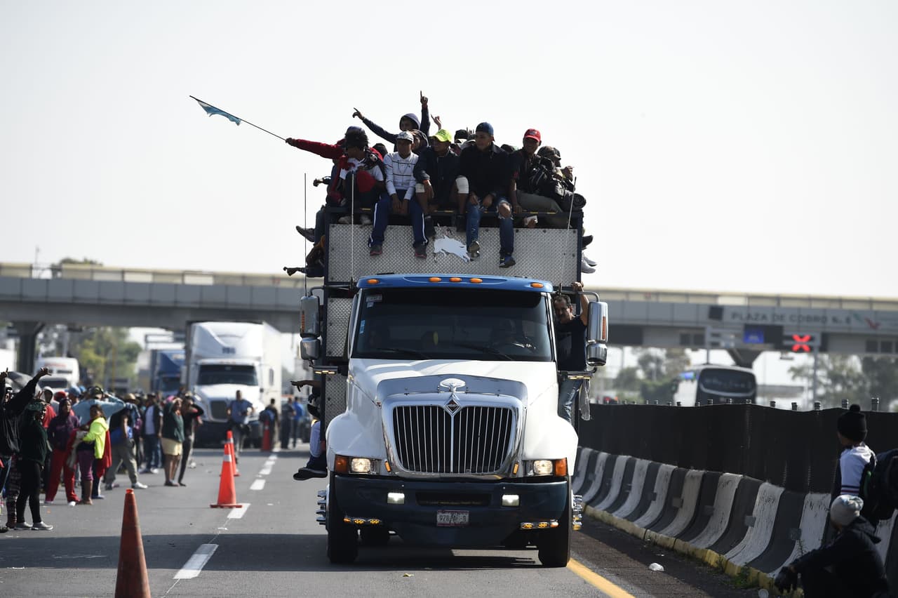 México congela cuentas bancarias de "traficantes de personas" supuestamente vinculados a las caravanas de migrantes