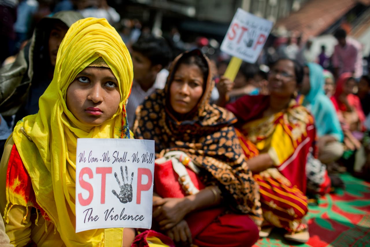 <b>Bangladesh.</b> “Podemos, debemos y detendremos la violencia” se lee en los carteles de las activistas reunidas en las calles de Dhaka, en la conmemoración del Día Internacional de la Mujer.