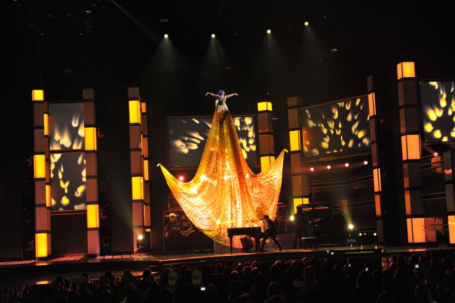 <b>2012</b>
<br>Uno de los más espectaculares de la noche fue el de Alejandra Guzmán junto a Moderatto.