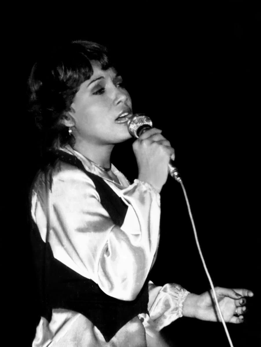 Tania Libertada h sido acreedora de innumerables premios y reconocimientos, entre los que destacan: Artista de la UNESCO por la paz, Embajadora Iberoamericana de la Cultura, es integrante de la World Music y ganadora del Latin GRAMMY a la Excelencia Musical en 2009.