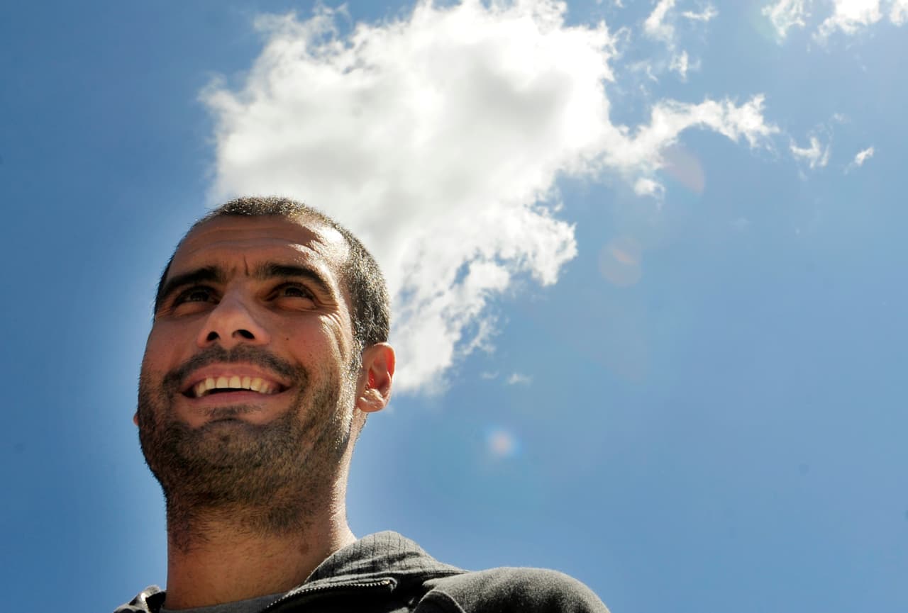 Pep Guardiola disputó dos temporadas en las que jugó 36 partidos y marcó siete goles, entre 2003 y 2005 con el Al Ahli.