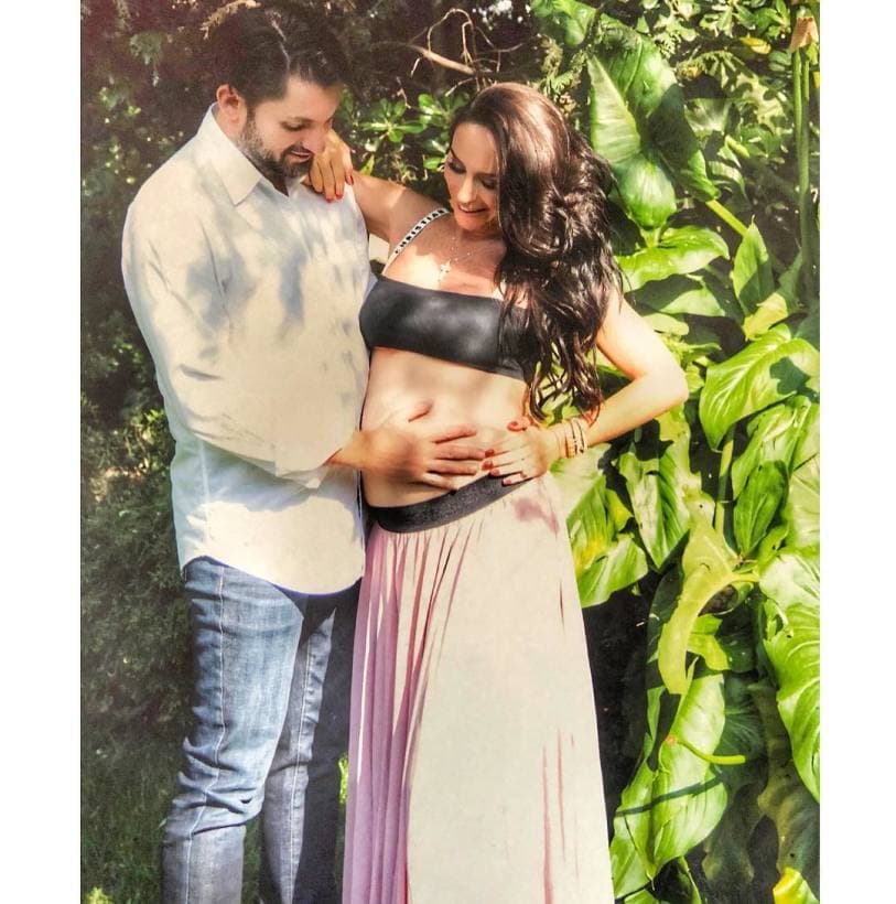 Víctor, según señaló Inés, estuvo feliz desde el primer momento, no se separó de ella en ningún momento y la prodigó de mimos y amor, como se ve en esta imagen.