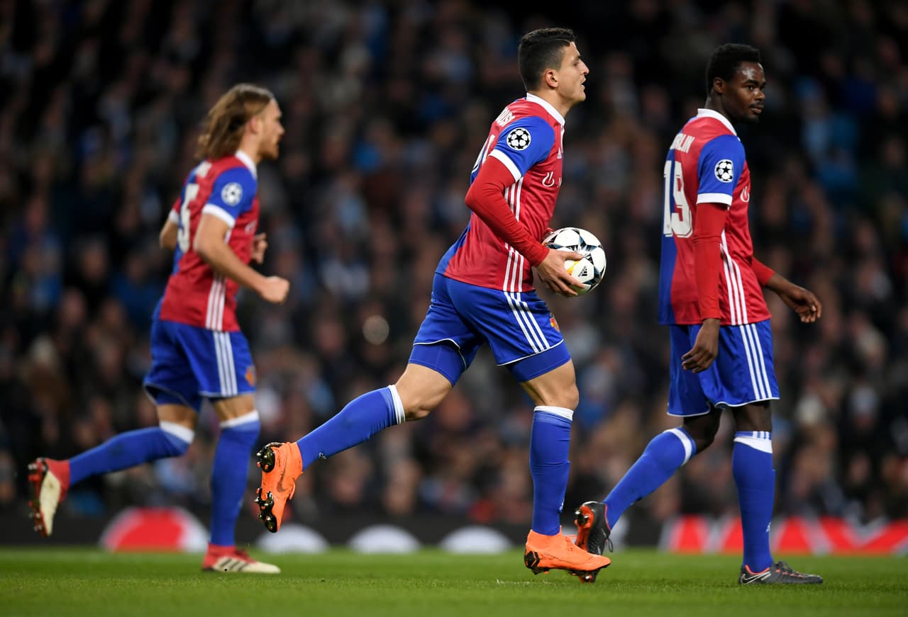 En el minuto 17, Mohamed Elyounoussi recibió un rebote dentro del área y con pierna derecha fusiló a Claudio Bravo, que poco pudo hacer.