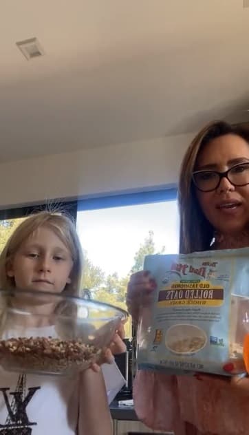 Tanya dijo en uno de sus videos en vivo que cada vez le piden más tutoriales junto a Zoe y confesó que entre el show y el colegio de la niña se les complica realizarlos, aunque cuando los hacen los disfrutan al máximo.