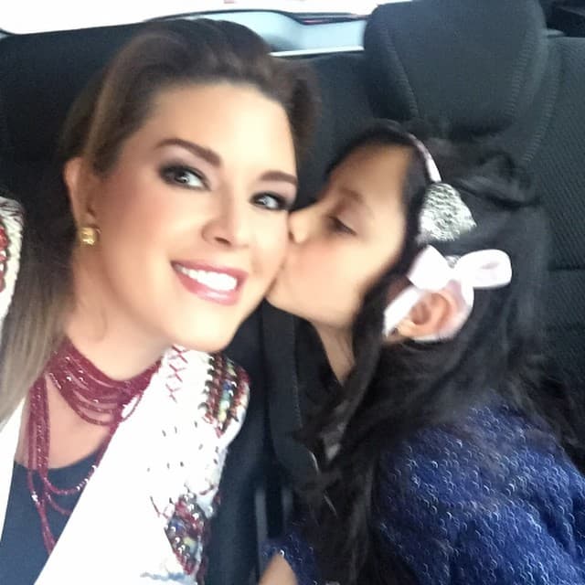 A Alicia ahora la vemos despampanante y seductora en "Lo Imperdonable", en su papel de "Claudia".