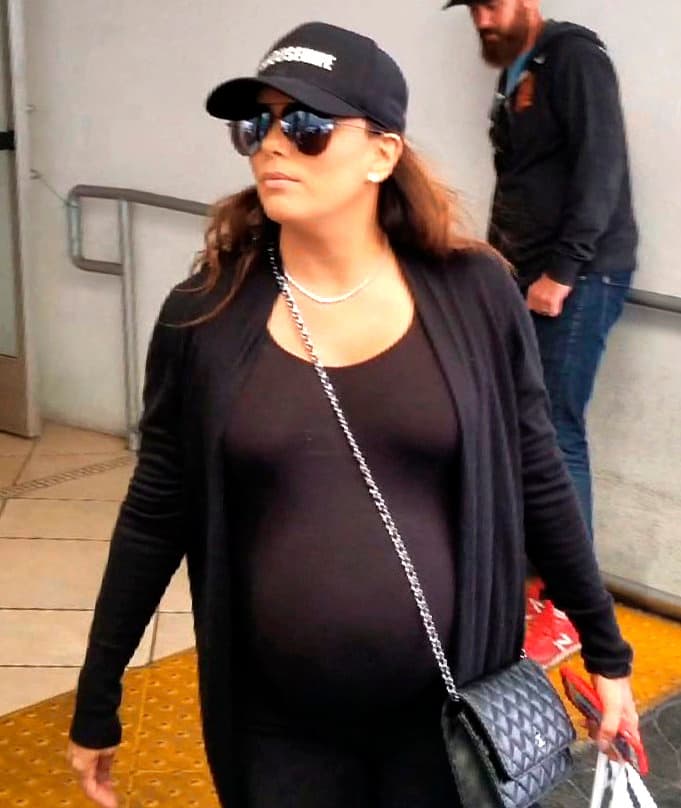 Los paparazzi la encontraron cuando ella salía de una revisión de rutina con el doctor que la atiende durante su embarazo.