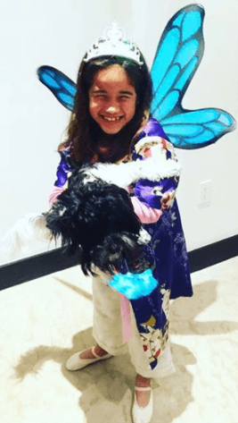 Su sonrisa lo dice todo, Michaella es una niña feliz.