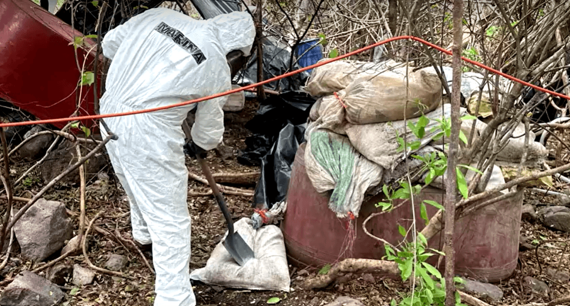 Autoridades de distintos órdenes de gobierno localizaron un 
<b>laboratorio clandestino, un narcolaboratorio</b>.