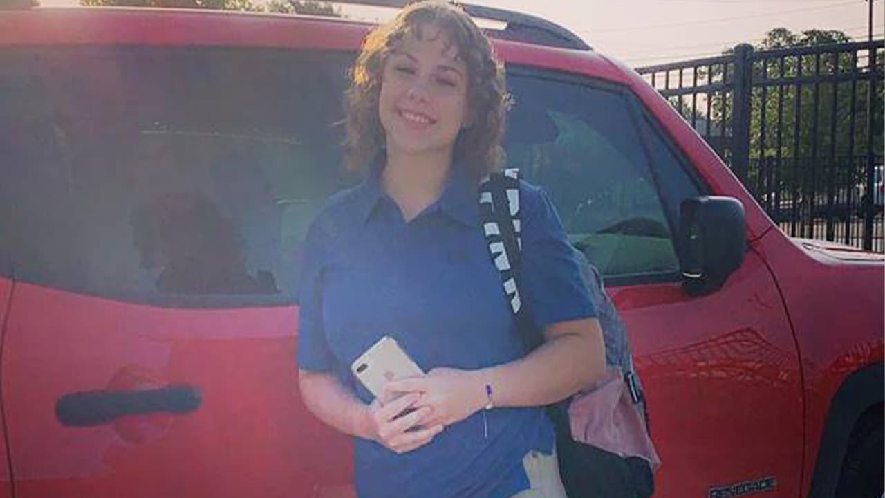 "Debido a que Kristen es una posible víctima de 
<b><a href="https://www.univision.com/local/houston-kxln/la-obligaron-a-prostituirse-inmigrantes-indocumentadas-habrian-sido-victimas-de-trata-de-personas">trata de personas,</a></b> significa que su vida podría estar en peligro", dijo la agente especial del 
<b><a href="https://www.univision.com/temas/fbi">FBI</a></b>, Bethany Morris.