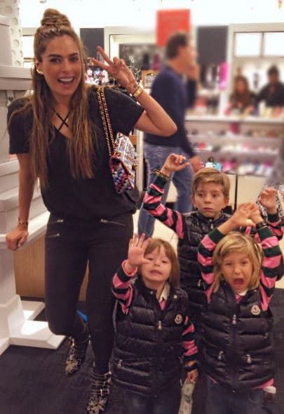 También es muy cool que los vistan como gemelos. Se nota a leguas que son cómplices y amigos inseparables.