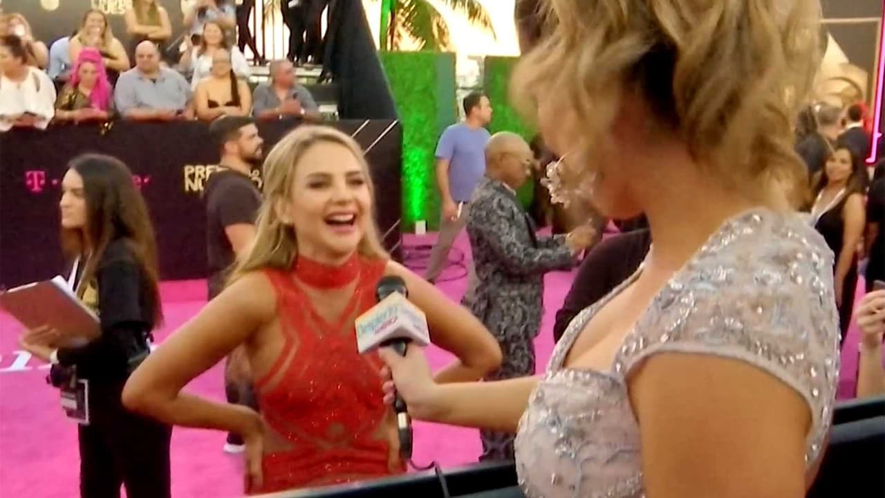 Ximena Córdoba muestra lo bien que le ha caído la soltería a su paso por la alfombra de Premio Lo Nuestro