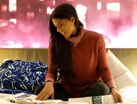 Así que primero fue el regalo, que eligió con mucho amor un par de días antes, para finalmente ese día dedicarle un tierno mensaje a su amado Francesco ya que no podrían pasarlo juntos.