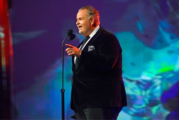 Raúl de Molina entregó un premio especial a una mujer excepcional.