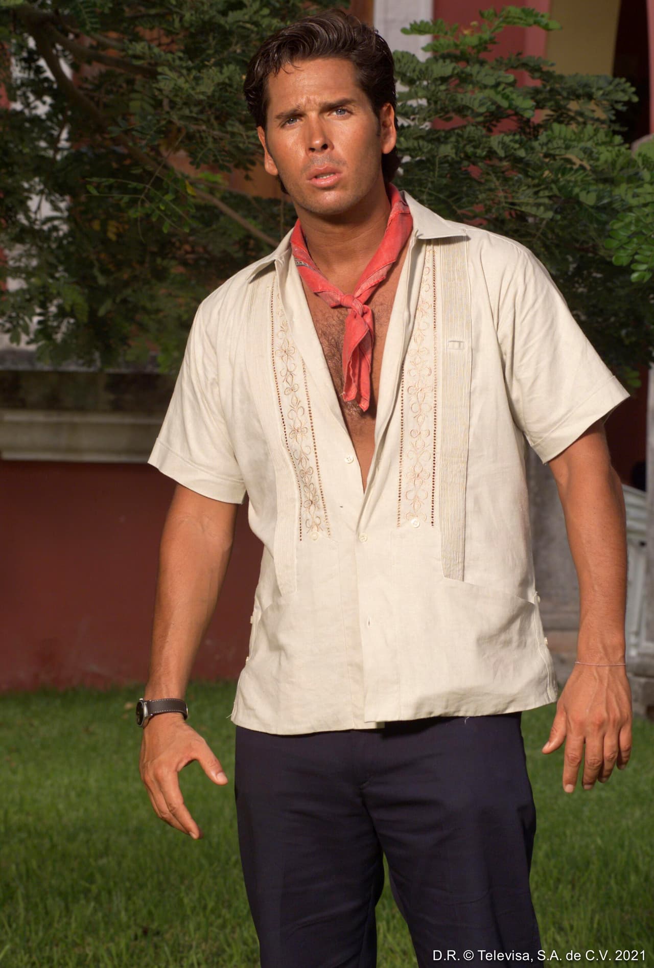 Por su parte,
<b> Roberto Palazuelos</b> da vida a Francisco Andrade, hijo de Don Ignacio. Su debilidad por las mujeres e infidelidades, arruinan su compromiso con Julia. 
<br>