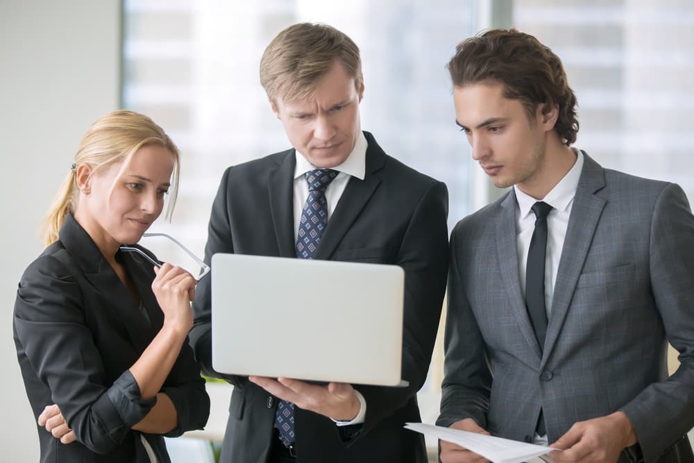 En el Mes de la Serpiente se acentúa tu compatibilidad amorosa con la Serpiente
<br>
<br>
<b>Oportunidades que debes aprovechar este mes:</b> Una proposición laboral que implica cierto sacrificio inicial, pero que como será temporal representará el dinero o ingreso extra que necesitas en estos momentos.
<br>
<b>Peligros que debes evitar:</b> Dejar en manos ajenas las decisiones importantes pensando que eres incapaz de tomarlas por ti mismo y asumir la responsabilidad correspondiente.