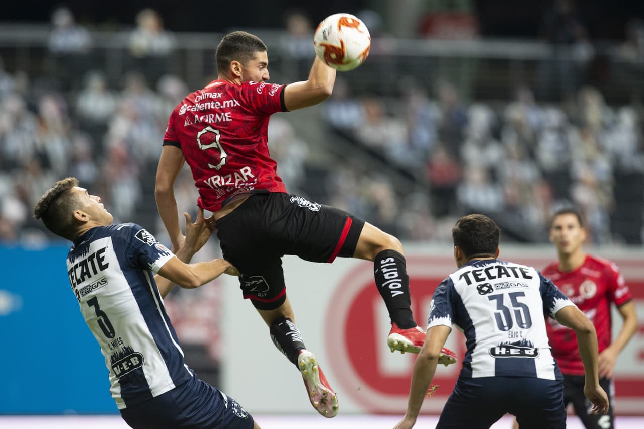 Monterrey termina con la agonía de Tijuana y con gol de Vincent Janssen desde los once pasos, los Rayados empatan con Xolos el partido, pero ganan en el marcador global y se llevan un nuevo trofeo a casa.
