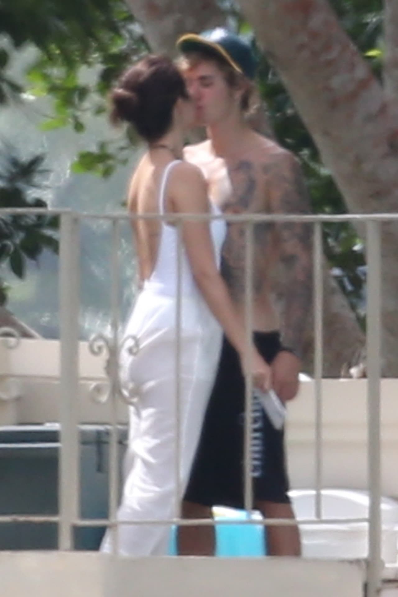 Ambos decidieron alejarse nuevamente en marzo de 2018 y cuatro meses después 
<a href="https://www.univision.com/entretenimiento/justin-bieber-y-hailey-baldwin-ya-tienen-fecha-para-su-boda-religiosa-y-en-familia-fotos"><b>él le pidió matrimonio a Hailey Baldwin, </b></a>con quien se casó en septiembre.