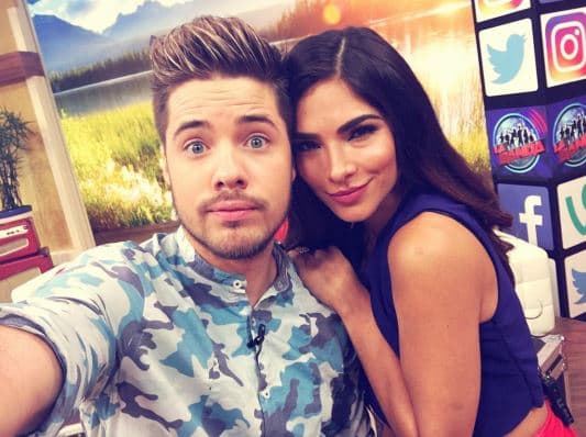 Ale no pierde oportunidad para visitar a su amigo en el set de Despierta América.