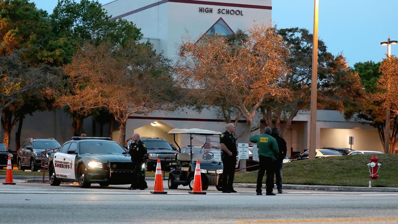 Arrestan a estudiante de 14 años que amenazó con balear una preparatoria del Área de la Bahía