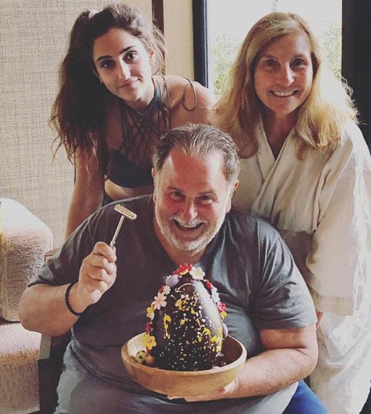 En abril del 2018 disfrutaron de las Pascuas en Malasia: "Llegó nuestro huevo de pascua aquí en Malasia. ¡Felices Pascuas!", escribió en Instagram.