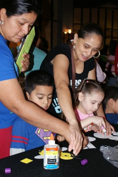 Miles se dieron cita a la octava edición de la Feria Para Aprender, en donde la comunidad hispana recibió información sobre educación en todos los niveles.