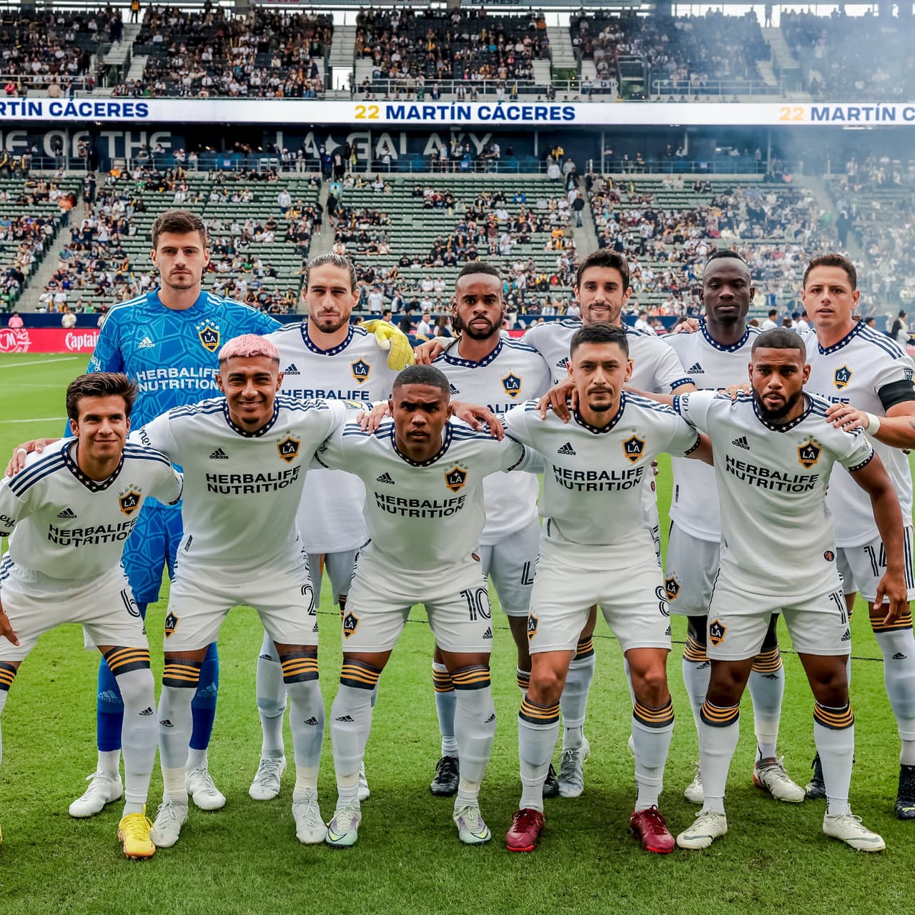 LA Galaxy venció a Nashville 1-0 en Cuartos de Final con gol de Julián Araujo; a Chicharito le anularon un gol.