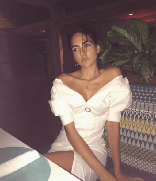 Cabe mencionar que de acuerdo con el portal de El País, Daniela Botero inició su carrera en el mundo del modelaje con tan solo 17 años. Y ahora a sus 29 años, ella se ha convertido fen la primera candidata que apareció en la portada de la revista Playboy Colombia.