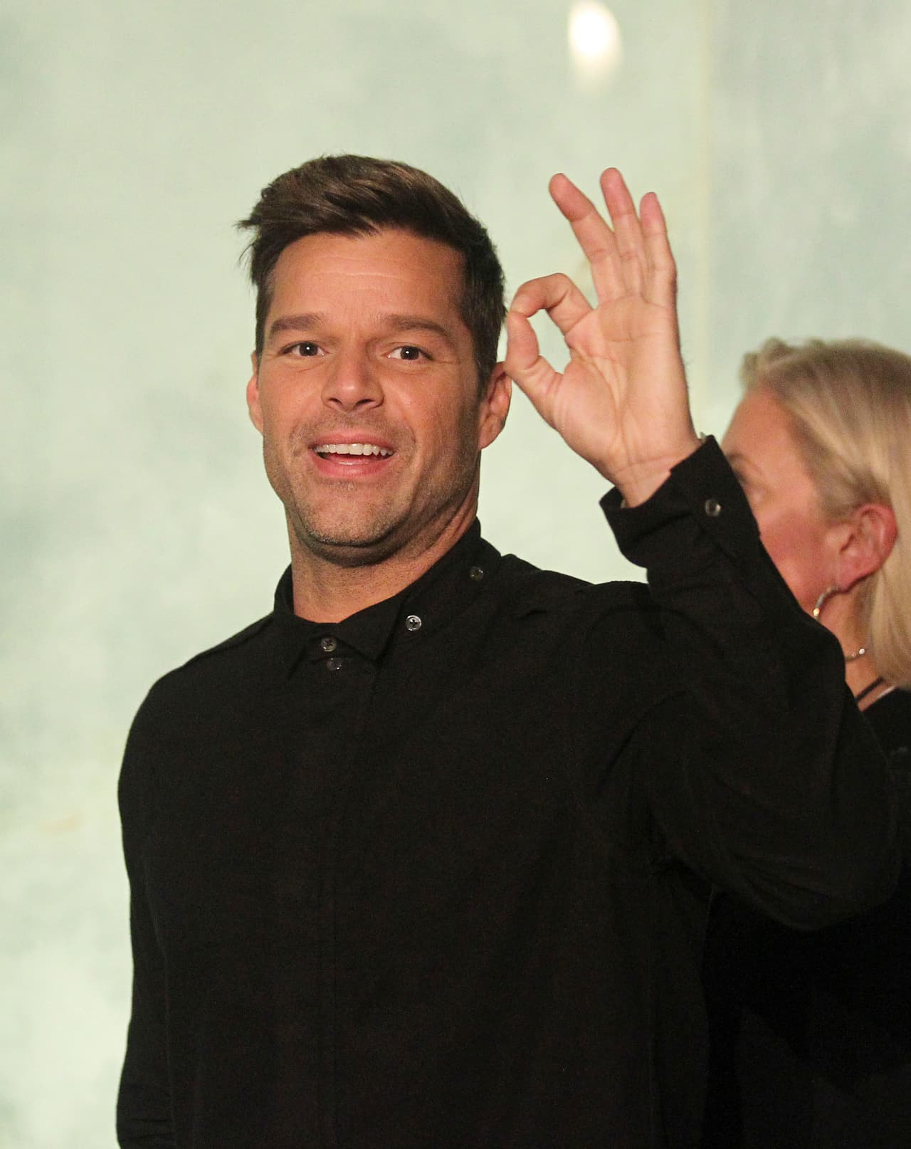 Ricky Martin. El cantante Ricky Martin tuvo dos hijos Matteo y Valentivo en el 2008 gracias a una madre sustituta.
