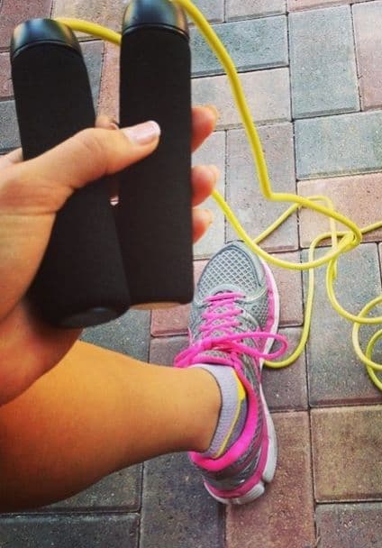 Mientras su amiga está disfrutando de tierras londinenses, Vanessa de Roide no pierde ni un segundo para ejercitarse y lucir espectacular.