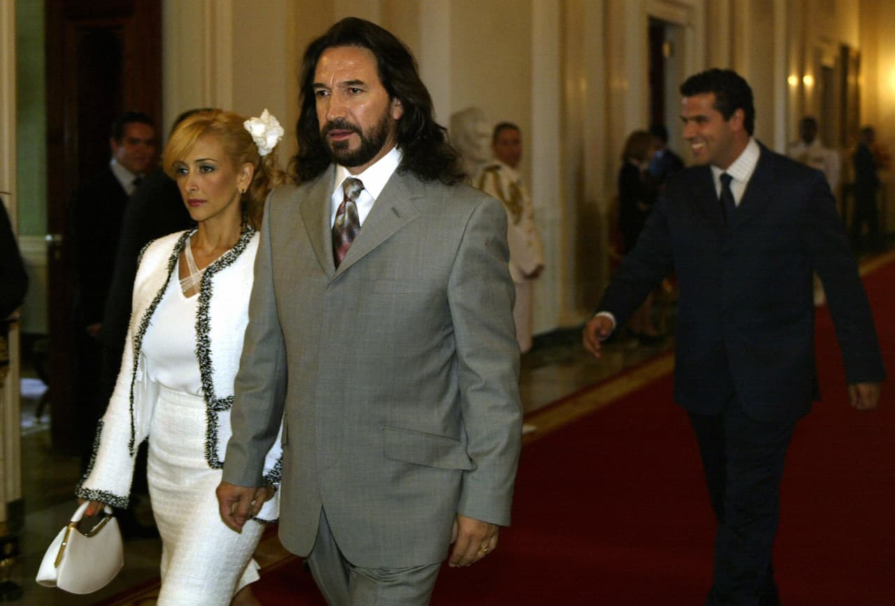 Fue en el mismo 2012 que Solís fue elegido para formar parte de La vereda de las Estrellas ubicada en la Ciudad de Mar de Plata, Argentina, donde plasmó sus manos y el cual es considerado como el equivalente al Paseo de la Fama en Hollywood.