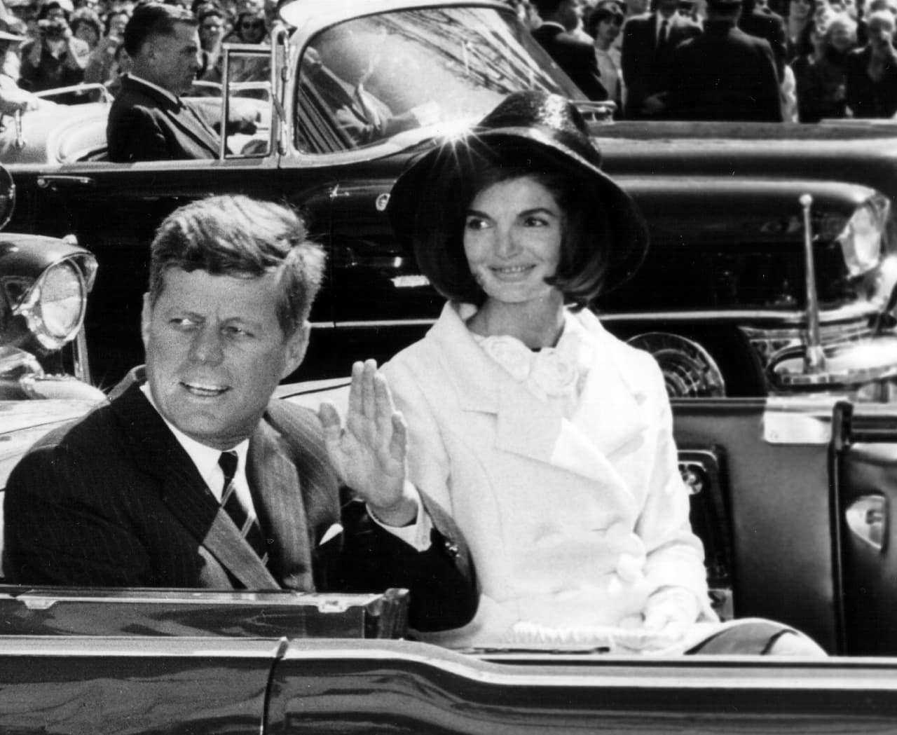 Se decía que John F. Kennedy
<b> </b>tenía una relación con Marilyn Monroe y cuando ella le cantó “Happy birthday Mr. President” de forma sensual, los rumores cogieron más fuerza, además de enfurecer a
<b> </b>Jackie Kennedy.