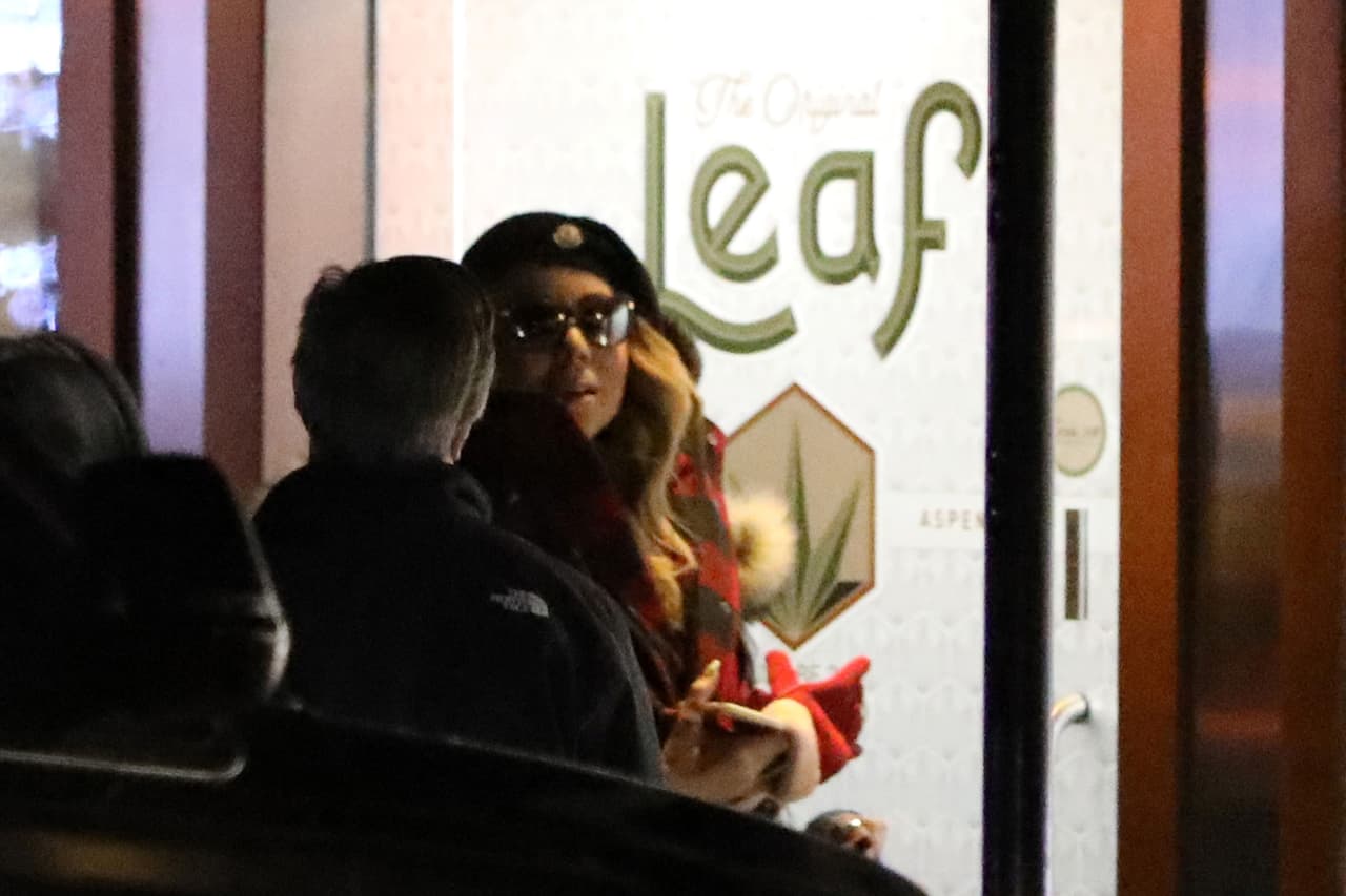 Un estado de cuenta de la tarjeta de crédito de la exasistente revela algunas de las compras navideñas realizadas en aquel año: 4,862 dólares en Gucci y 10,895 dólares en Dolce & Gabbana, entre otros gastos.