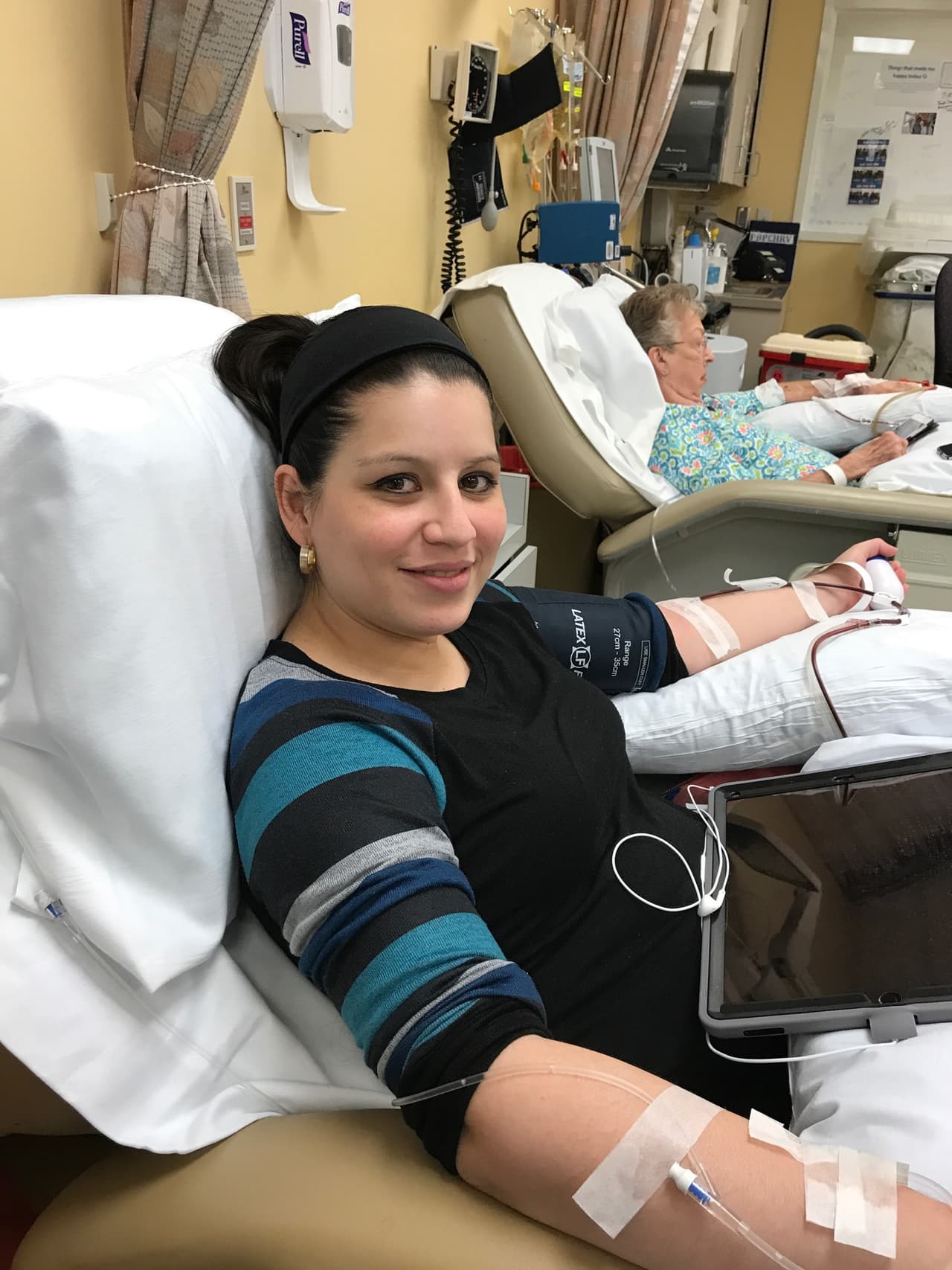 Los médicos del hospital nunca antes habían hecho un trasplante de este tipo a un bebé con SCID. Blanca, la madre, fue la donante.